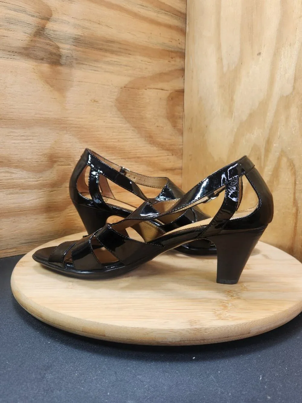 Sofft Womens Black Patent Leather Strappy Heel Sandals Size 9.5 Pumps